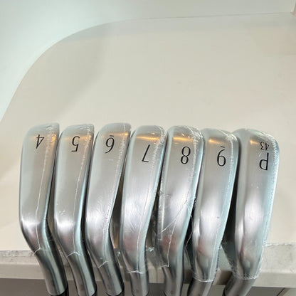 BRAND NEW! 2025 Titleist T350 4-PW with Regular Flex